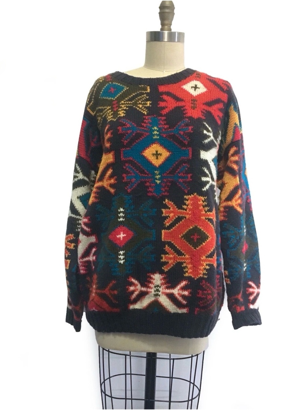 Vtg. Handmade Oversized Wool Aztec Pattern Knit sweater Unisex